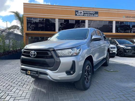 TOYOTA HILUX 2.7 VVT-i FLEX CD SR 4X2 AUTOMÁTICO TOYOTA HILUX 2.7 VVT-i FLEX CD SR 4X2 AUTOMÁTICO